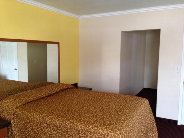 Value Inn image 7